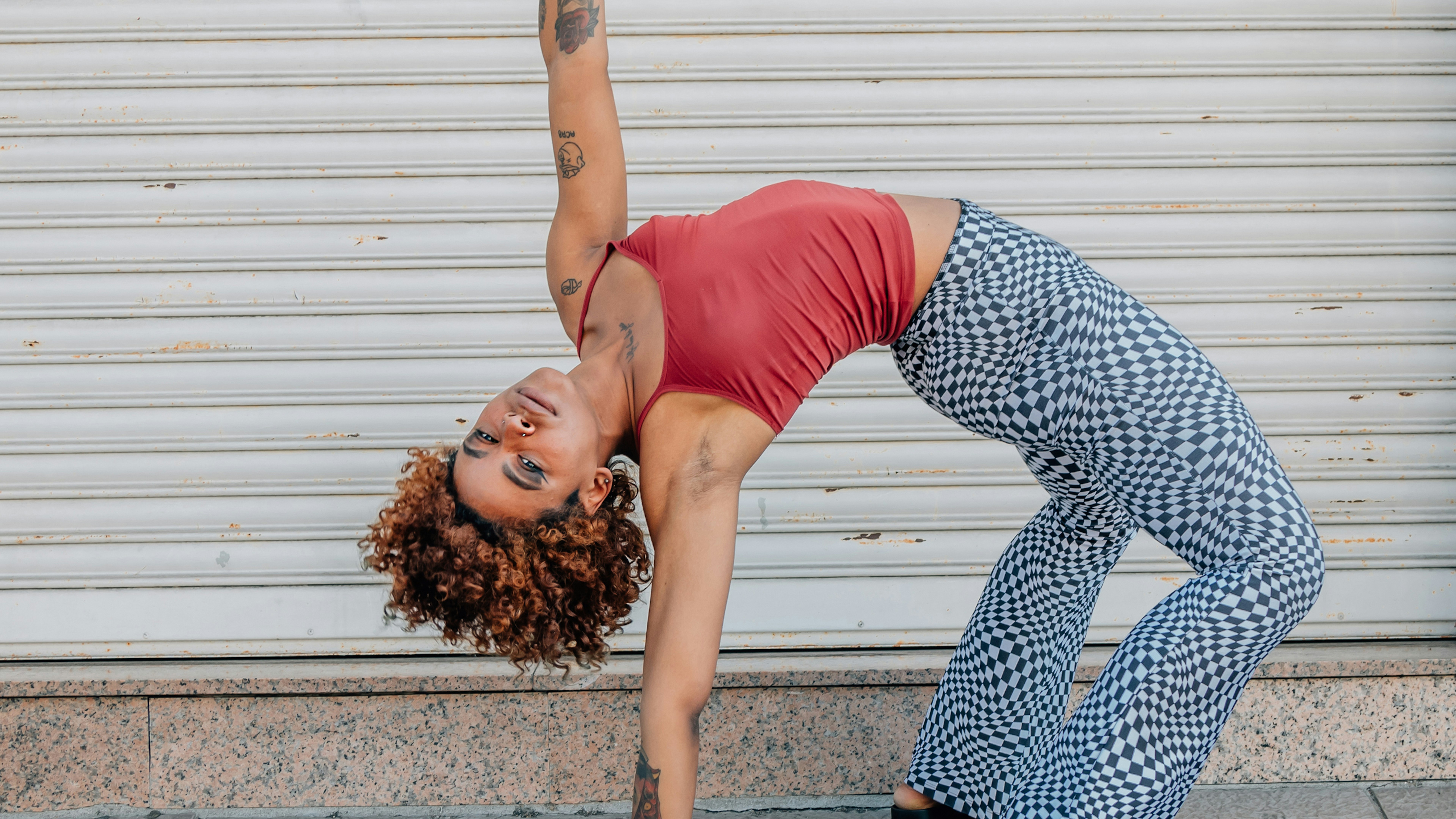 center latin background